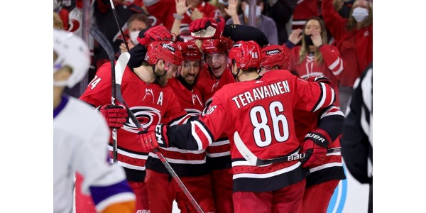 Úspěšná podpisová strategie Vegas Golden Knights ovlivňuje ostatní týmy Úspěšná podpisová strategie Vegas Golden Knights ovlivňuje ostatní týmy
